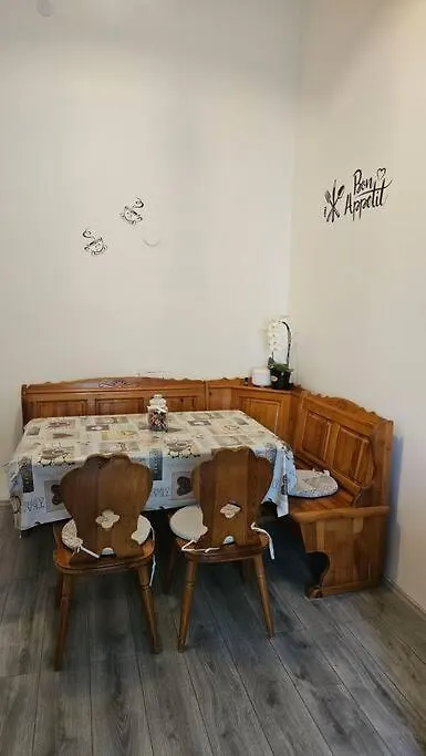 Apartman Leo Пула 0*,  Хорватия
